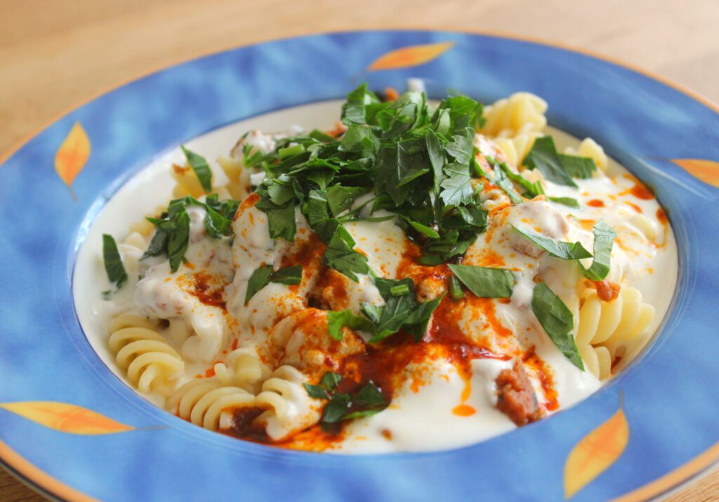 Nudeln mit Joghurtsosse - Canans Rezepte